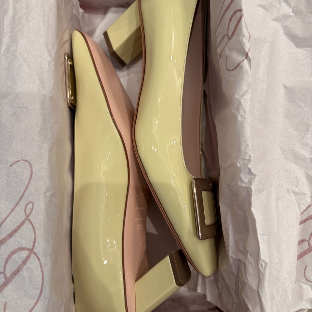 Roger Vivier Belle Vivier Pumps in patent leather, size 37.5, NWT. - Picture 2 of 5